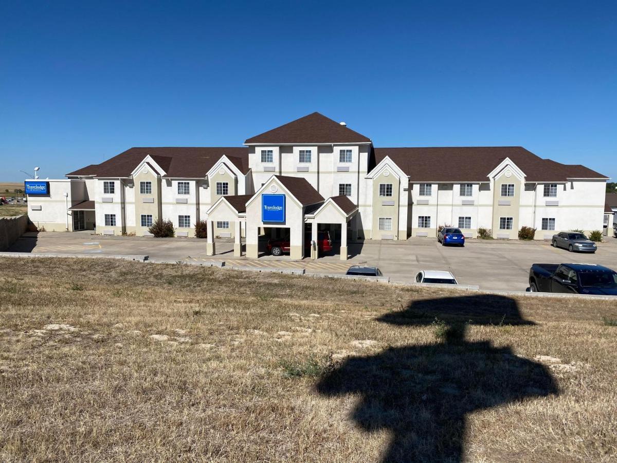 Chadron Inn & Suites Bagian luar foto