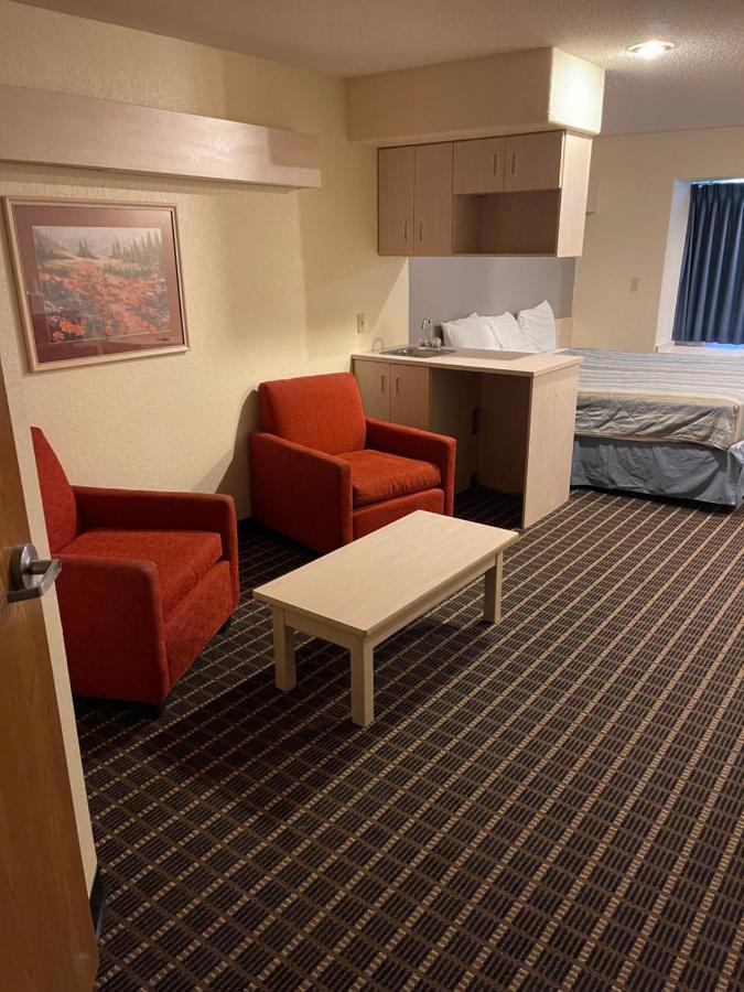 Chadron Inn & Suites Bagian luar foto