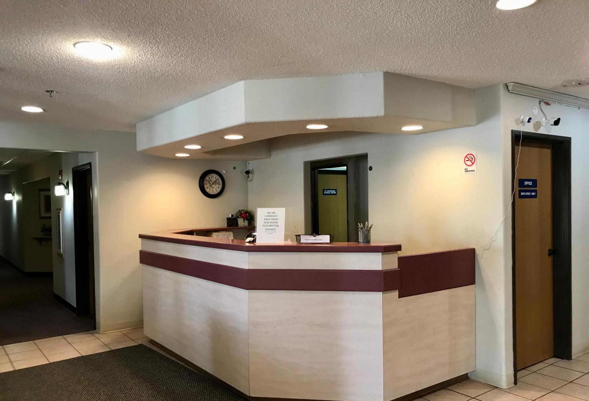 Chadron Inn & Suites Bagian luar foto