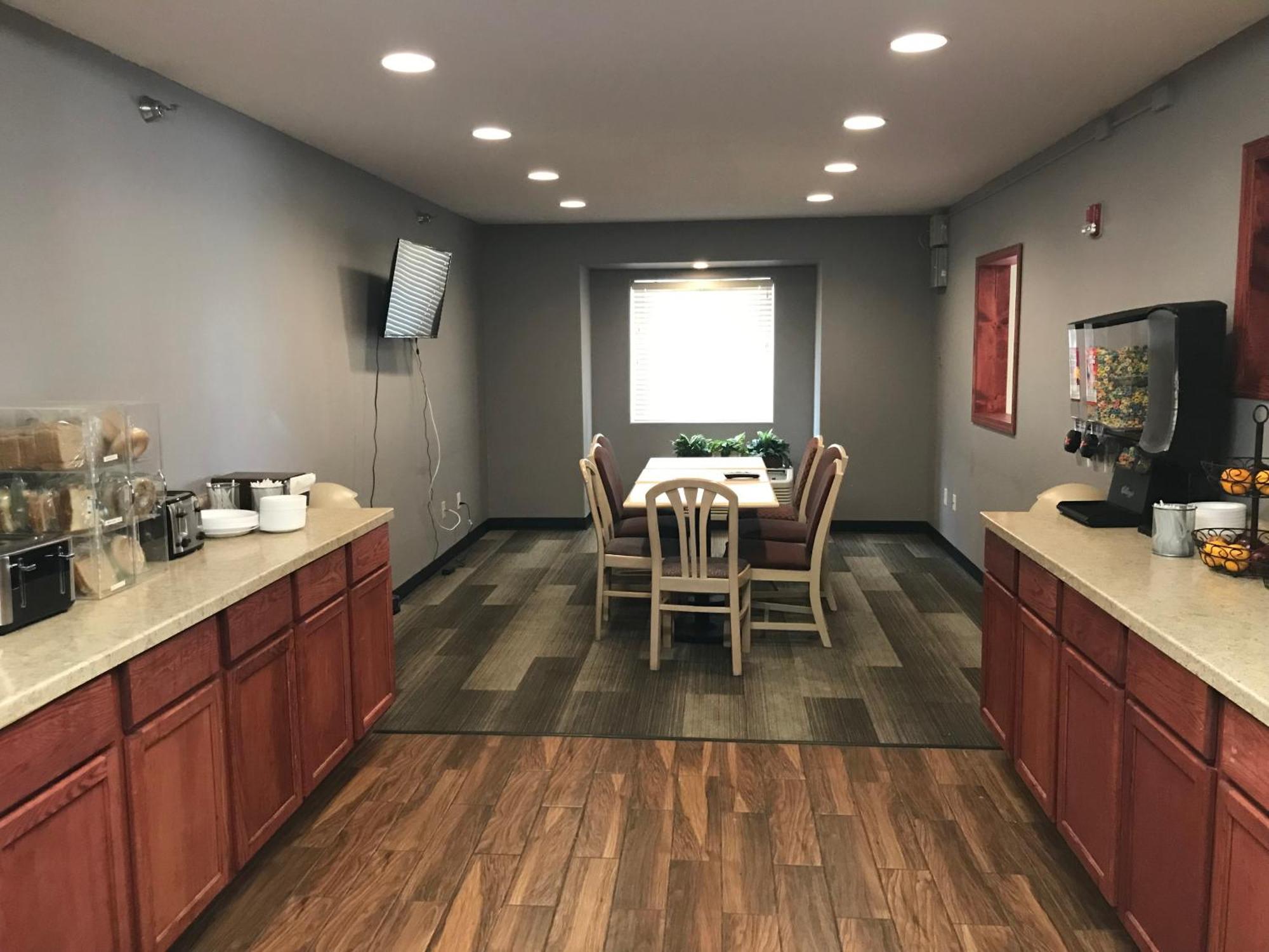 Chadron Inn & Suites Bagian luar foto