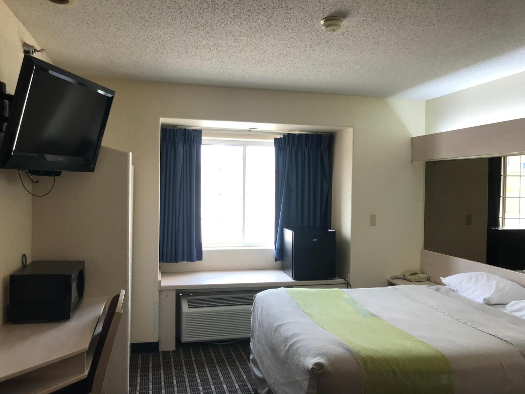 Chadron Inn & Suites Bagian luar foto