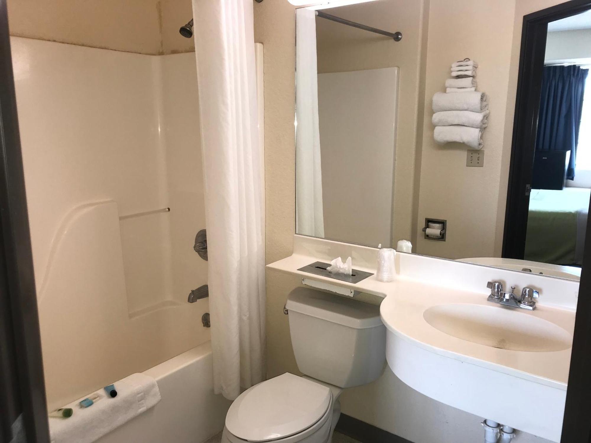 Chadron Inn & Suites Bagian luar foto